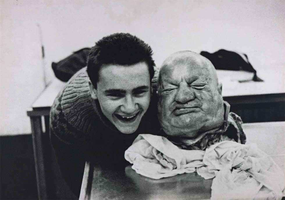 Damien Hirst con cabeza muerta