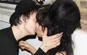 Besos sin azúcar: Amy Winehouse y Pete Doherty