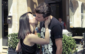 Los 100 besos en París