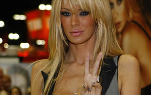 Jenna jameson mejora su aspecto… lentamente