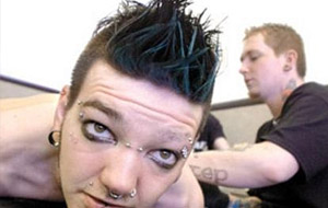 Record Guiness: 1016 piercings