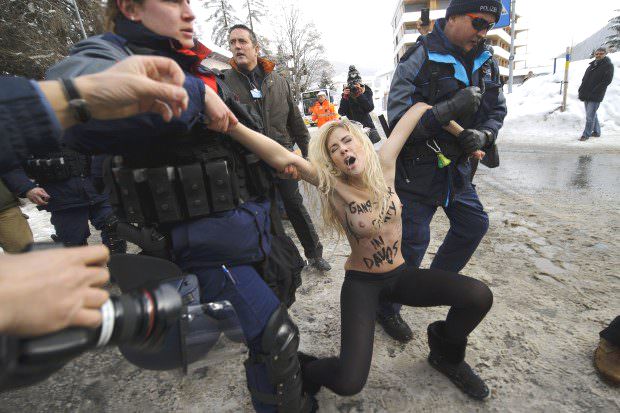 femen-davos05