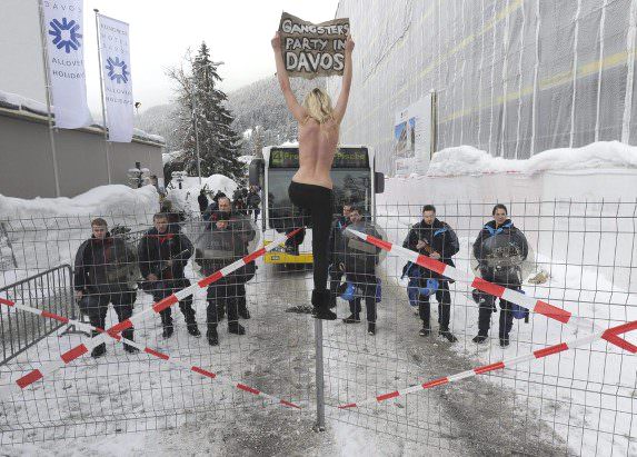 femen-davos11