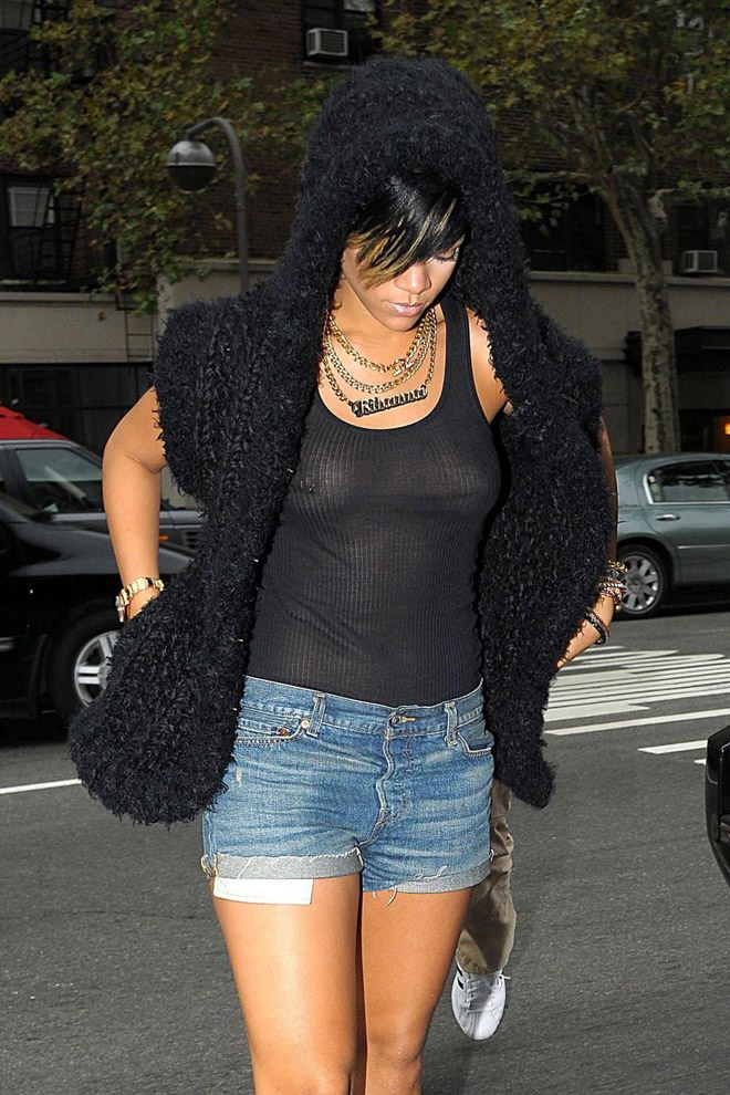 rihanna-piercing-pezon-03